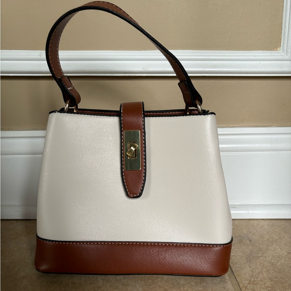 Crème & Brown beautiful bag
